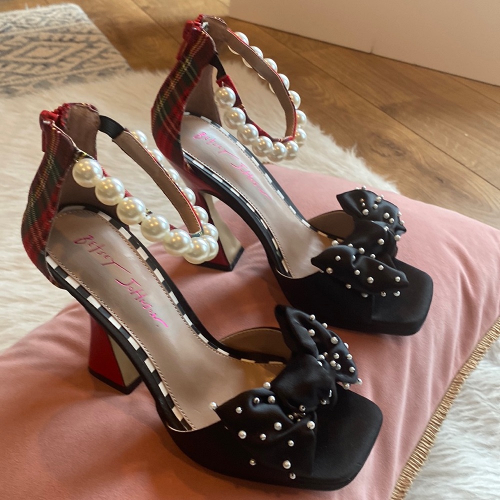 Betsey Johnson Black Pearl-Embellished Bow Sandals